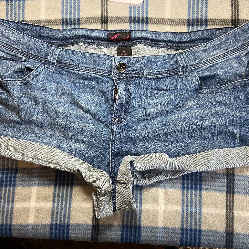 Torrid Denim Shorts Size 26